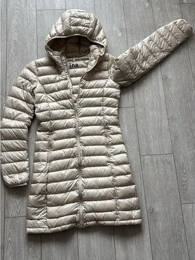 Aritzia Tna Lightweight mid length Puffer jacket